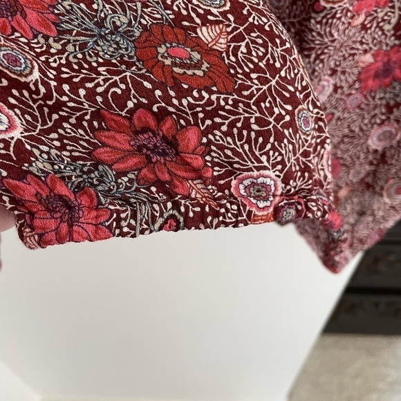 Lucky Brand floral long sleeve blouse with button details and tie wrists small - Picture 5 of 10